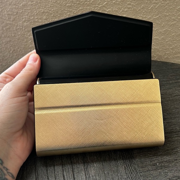 Kate Spade NY | Portable | Wireless | Bluetooth Speaker | Gold - Picture 3 of 15